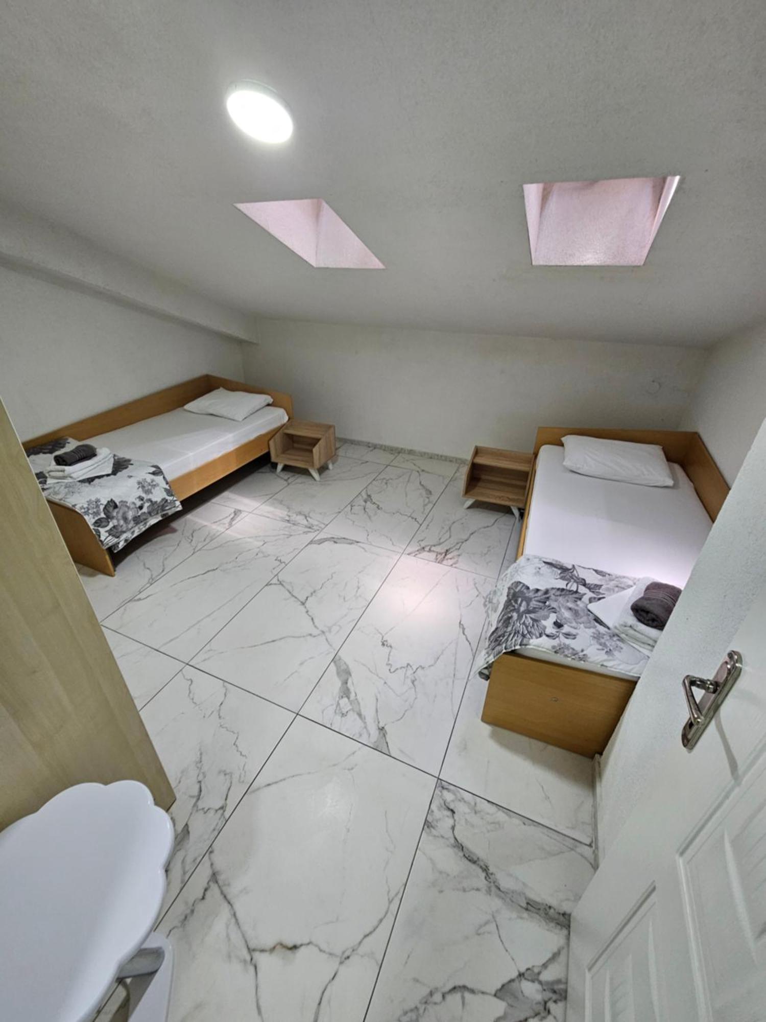 Unique Apartmens City Center บิโตลา ภายนอก รูปภาพ
